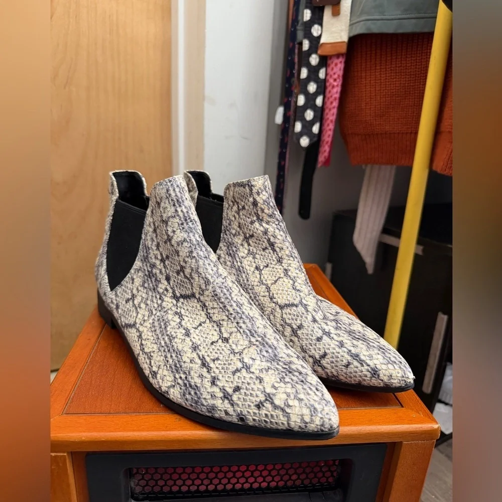 Cole Haan Women’s Snakeskin Leather Chelsea Boots Featuring Pointed Toe.Size:10